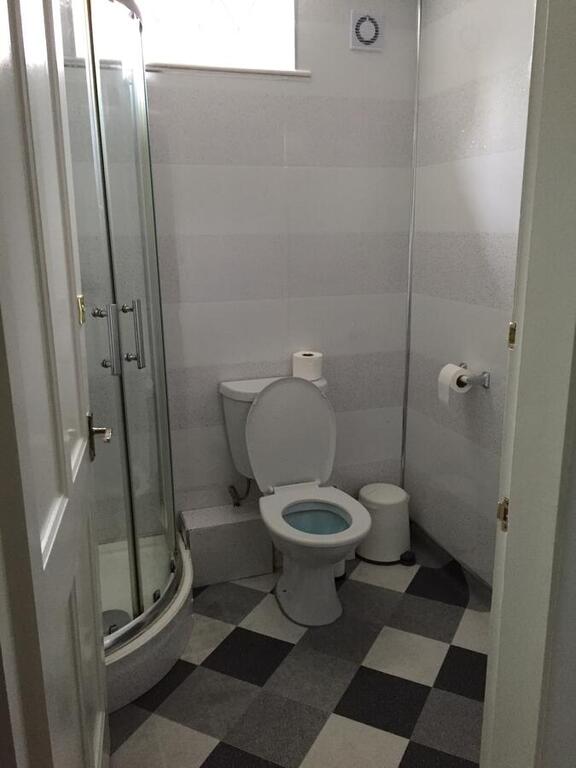 Queens Guesthouse Manchester room 2
